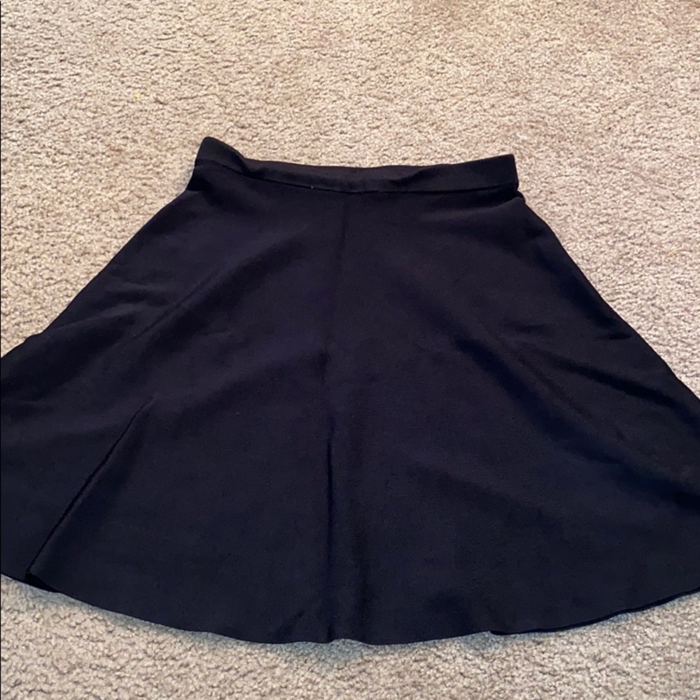 pleated black skirt